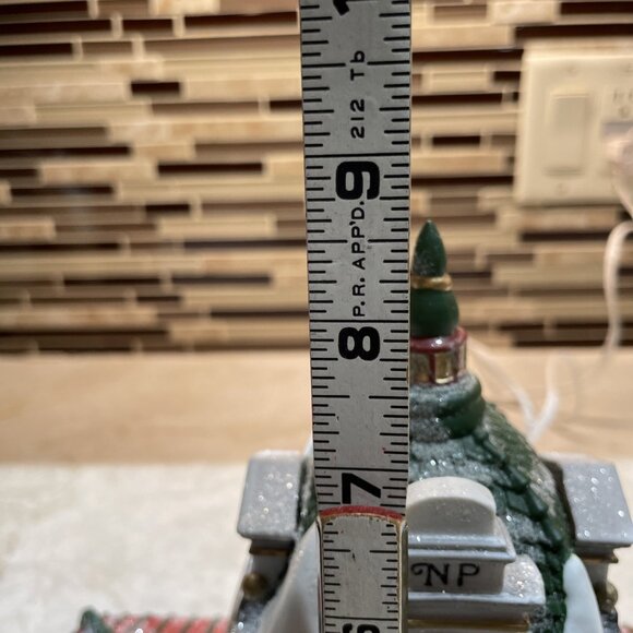 Dept. 56 North Pole Series Hall of Records 56392 Retired Christmas Village 1996 - Picture 12 of 14